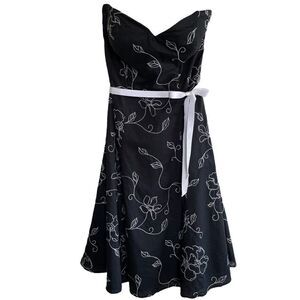White House Black Market ~ strapless embroidered dress ~ size 4